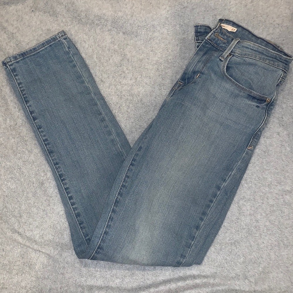 Levi’s light wash skinny jeans